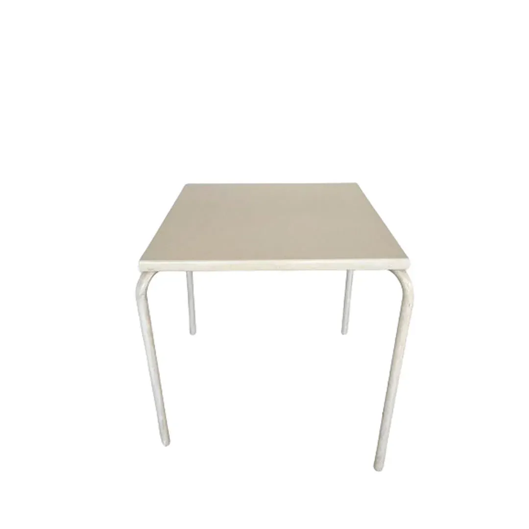 Mesa resina cuadrada