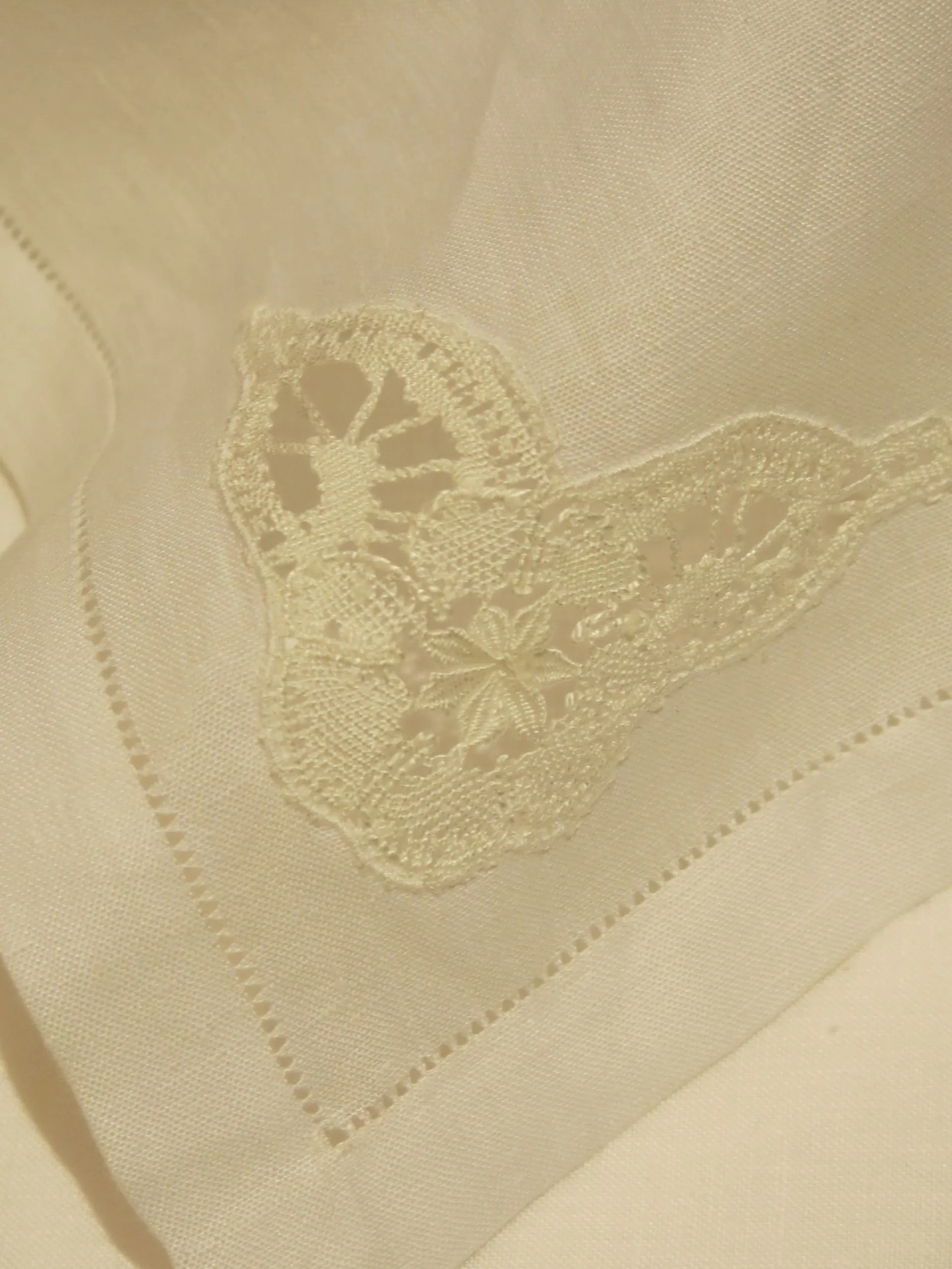 Mantelería de lino con aplicaciones de encaje de bolillos (vendido) - Imagen 2