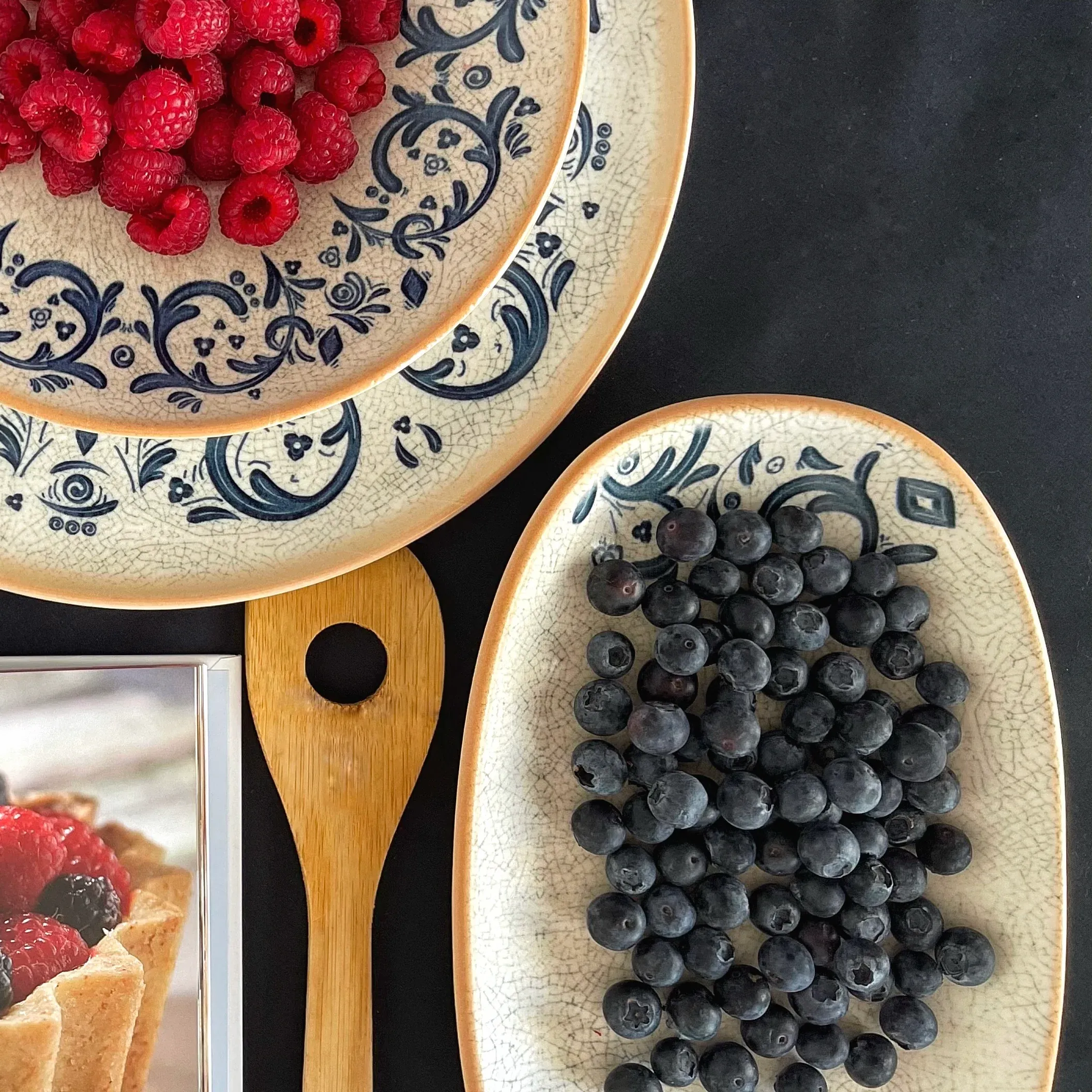 Plato hondo 23 cm., azul, cerámica. - Imagen 4