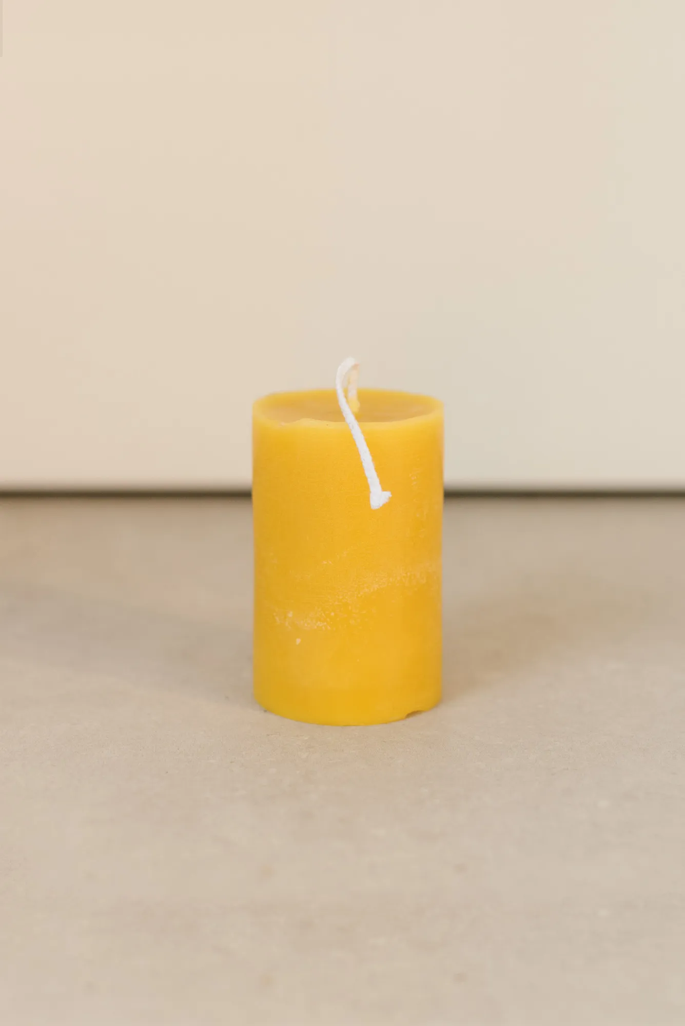 Vela cilíndrica de cera de abeja, Lucía - Imagen 3