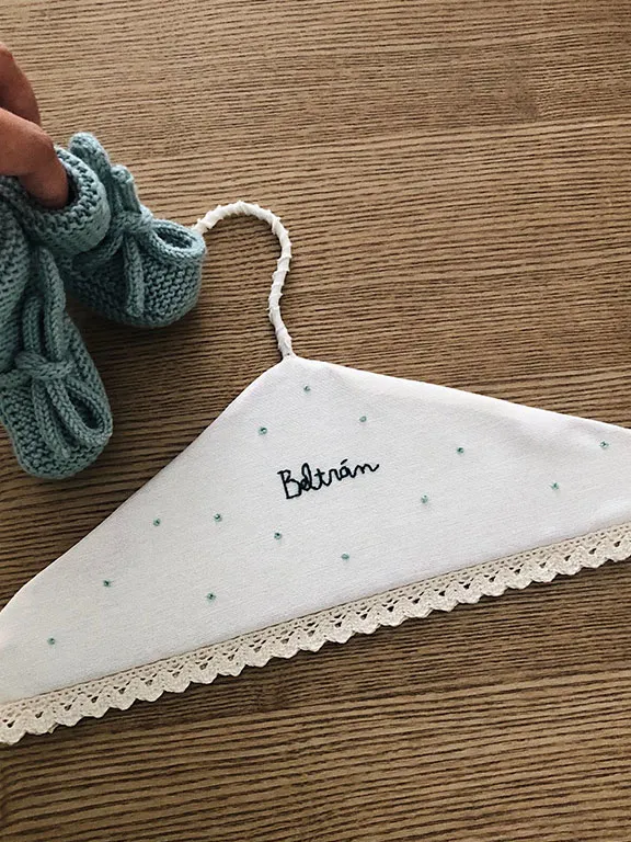 Percha bebé Puntitos