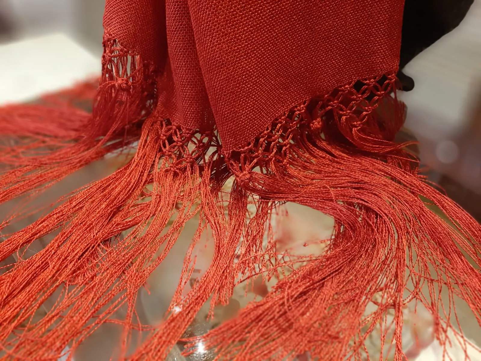 Chal color teja elaborado a mano en telar tradicional gallego