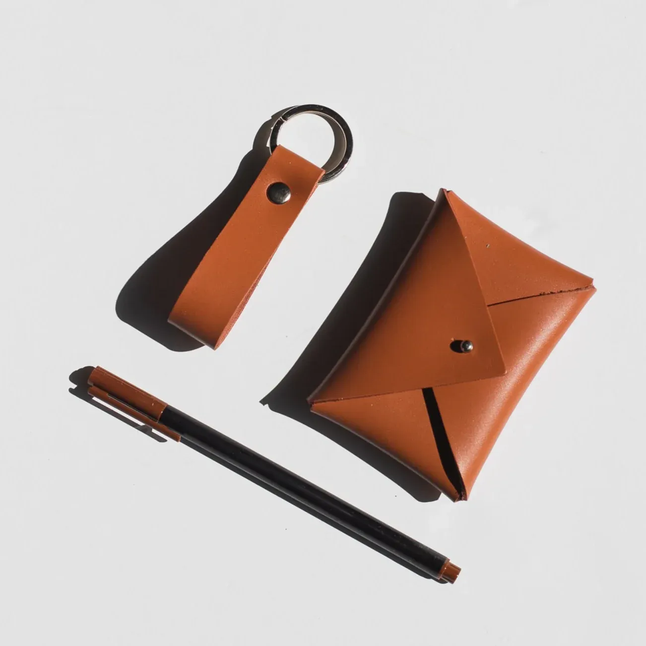 Pack sobre y llavero camel