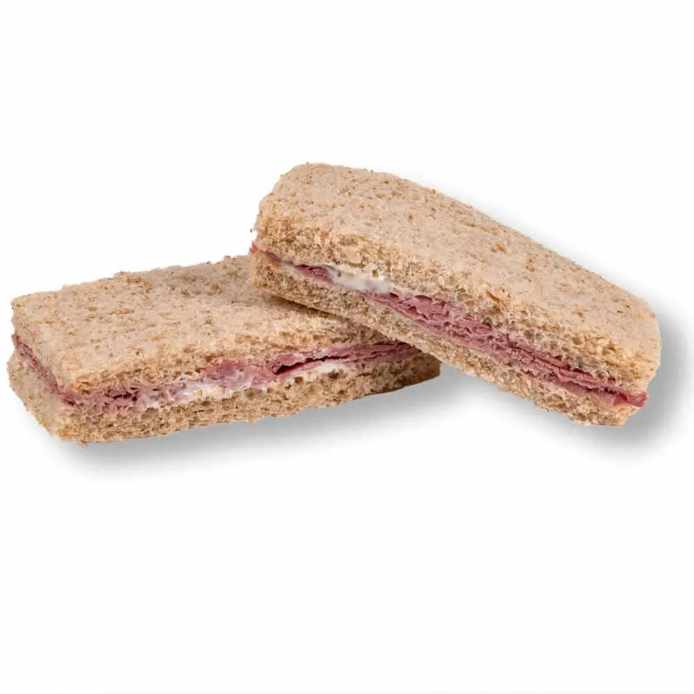 Sándwich de Pastrami con Horseradish (Pan Blanco)