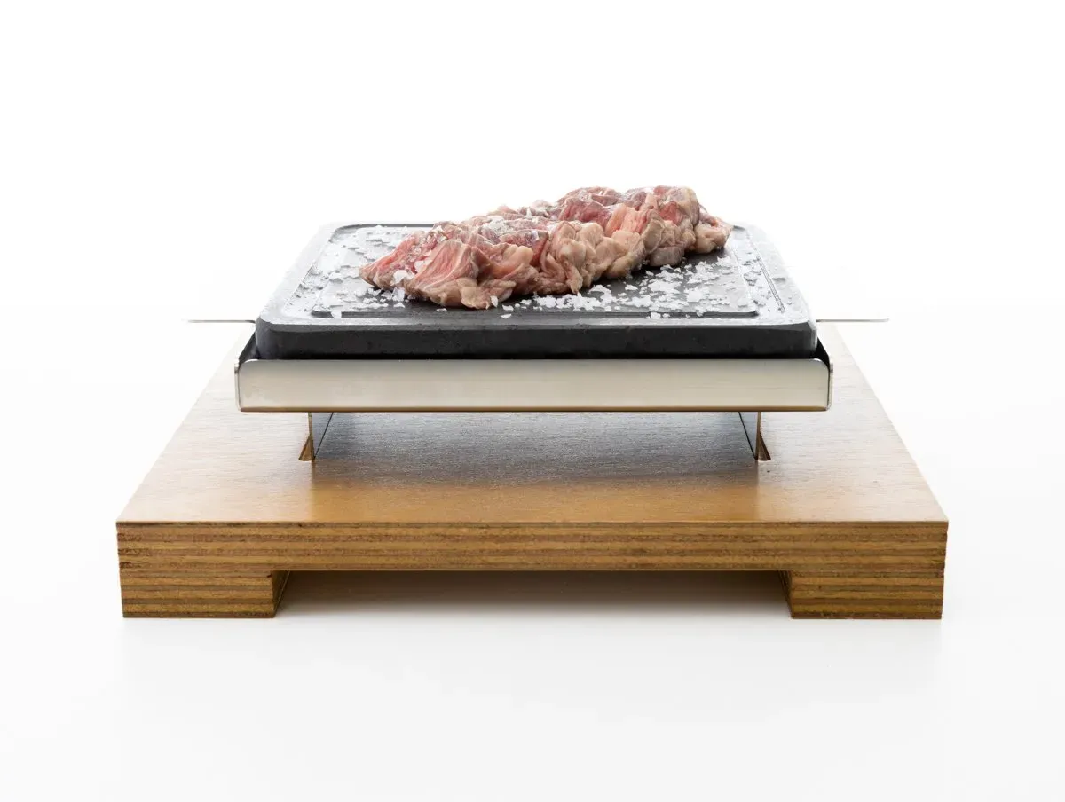 Piedra para carne a la piedra 20×20 3cm + soporte inox + base madera - Imagen 2