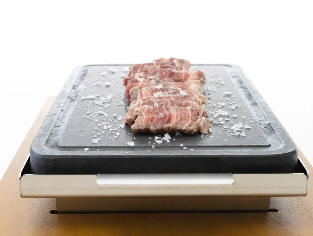 Piedra para carne a la piedra 30×20 3cm + soporte inox + base madera - Imagen 5