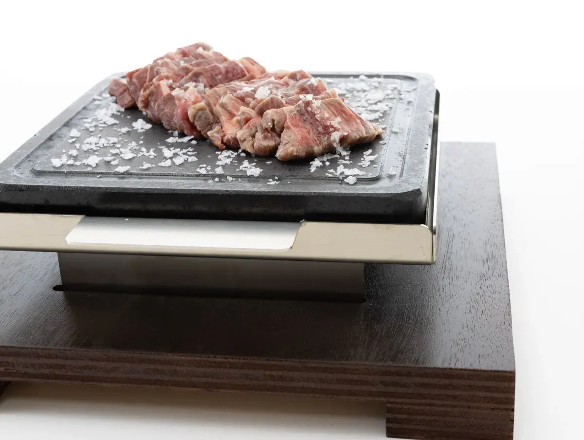 Piedra para carne a la piedra 20×20 3cm + soporte inox + base madera wengue - Imagen 6